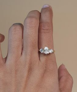 Anillo de Diamante Cultivado en Laboratorio de 1.28 CT en Oro de 18K para Mujer |   Anillo de Compromiso Moderno con Certificado IGI |   Joyería nupcial de lujo VS1 - Product Image 2