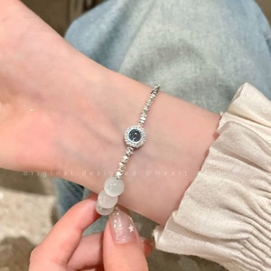 Bracciale con perline in pietra occhio di gatto simulato, catena in argento e design con perle, accessorio di moda per donna. - Product Image 6