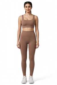 Conjunto de sujetador deportivo de alto soporte con espalda cruzada, acanalado, sin costuras, antibacteriano, con cuello en V profundo y pantalones cortos de cintura alta para mujer, con logo frontal, color verde oliva. - Product Image 3