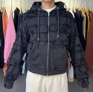 Veste à capuche zippée noire pour homme avec design patchwork vieilli, style streetwear, matière polaire coupe-vent, coupe classique - Product Image 6