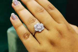 Bague Fleur Classique en Argent 925 avec Pierres CZ Taille Ronde et Baguette pour Femme – Idéale pour Cadeau de Fête ou Anniversaire - Product Image 5