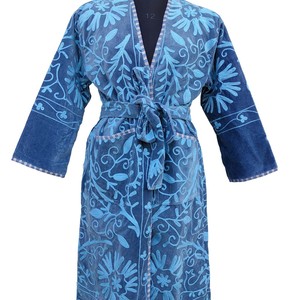 Kimono de Terciopelo Bordado a Mano, Estilo Suzani, Bata Larga Bohemia de Lujo, Elegante Vestido Floral, Kaftán Tradicional Artesanal para Mujer - Product Image 3