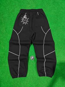 Pantalones de chándal de felpa de algodón 100% de 480 GSM de alto gramaje con bordado, costuras de panel modernas, estilo jogger, streetwear con punto de cruz y puños. - Product Image 2