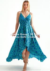 Vestido maxi de mujer con tirantes finos, cuello en V profundo, estampado floral, espalda fruncida, fluido, para verano y playa, surtido - Product Image 4