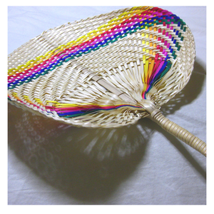 Éventail artisanal en bambou aux designs modernes pour les accessoires de mode, les magasins de style de vie et les marchés de souvenirs - Product Image 1