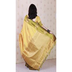 Conjunto de Sari de Seda Suave Amarillo con Diseño Floral y Bordado Zari para Mujer - Product Image 4