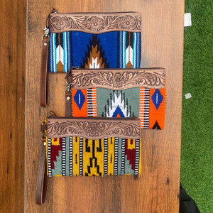 Sac à main de couverture multi-selle fait à la main avec du cuir usiné Style occidental en cuir véritable pochette portefeuille de luxe cadeau pour elle - Product Image 4