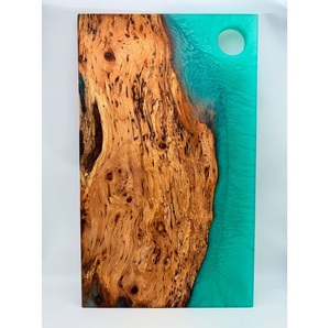 Planche de cuisine de luxe en bois et résine époxy faite à la main, finition lisse, planche de découpe en résine époxy effet rivière, planche en bois et époxy de designer pour servir les aliments - Product Image 1