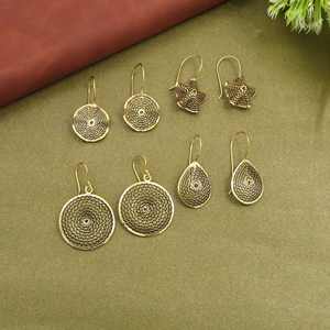 Boucles d'oreilles pendantes en filigrane d'inspiration vintage, bijoux ronds bohèmes, boucles d'oreilles à disques dorés, pendantes légères et imposantes - Product Image 2