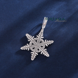 Pendentif flocon de neige en argent 925 plaqué or 18 carats avec cristaux de strass, bijoux de luxe unisexe - Product Image 3