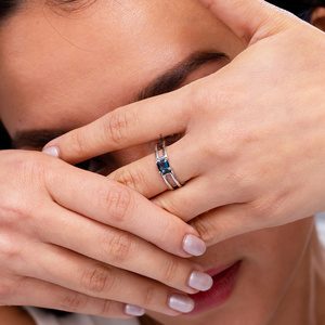 Bague en saphir bleu foncé taille Asscher pour femme, moderne, à anneau ouvert, pour fiançailles et mariage, en or rhodié 10K 14K 18K - Product Image 1