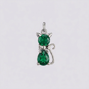 Pendentif Chat en Quartz Émeraude Plaqué Argent, Charme Chat Mignon avec Pierre de Quartz Vert Facettée, Bijou Animal, Breloque de Collier, Cadeau pour - Product Image 1
