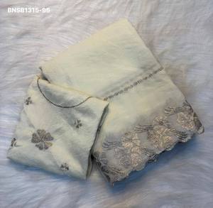 Hermosa colección de sarees y blusas de seda Crush con bordados de hilo Zari, rayas y flores, a precio de mayorista. - Product Image 2