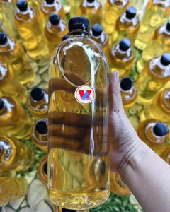 Aceite de Coco Orgánico Fraccionado de Alta Calidad Hecho a Mano a Granel con 24 Meses de Vida Útil para Uso Cosmético Viet Delta Industrial - Product Image 1