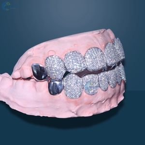 Juego de grillz de lujo con 8 diamantes cultivados en laboratorio (8 superiores y 8 inferiores) en oro blanco macizo de 10K, estilo hip hop para hombres. - Product Image 4