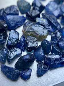 Lot de saphirs bruts bleus royal naturels de qualité facettée pour la fabrication de bijoux, fournisseur en gros - Product Image 4