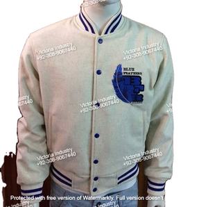 เสื้อแจ็คเก็ตวาร์ซิตี้ผ้าฟลีซลำลองผู้ชายสั่งทำขายส่งราคาถูกจากปากีสถาน สีดำแดงนุ่ม ปักตัวอักษรแบบตั้ง - Product Image 5