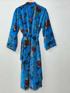 Kimono de Terciopelo Azul Hecho a Mano: Chaqueta Boho con Estampado Floral - Product Image 5