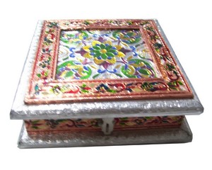 Boîte à fruits secs artisanale en laiton et bois gravé, plaquée or, style antique, modèle de boîte cadeau décorative indienne - Product Image 5