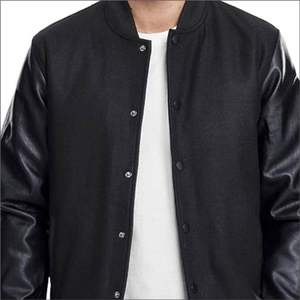 Chaqueta Varsity con Logotipo Personalizado del Fabricante OEM, Chaqueta Negra Lisa de Cuero Premium de Alta Calidad, Mangas de Cuero Cálidas, Tallas Grandes para Hombre - Product Image 4