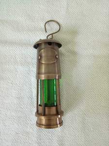 Farol Clásico de Latón con Elegante Portavelas Decorativo Hecho a Mano para Salas de Estar, Dormitorios y Celebraciones Culturales - Product Image 2