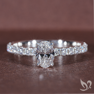 Anillo de Compromiso con Halo Oculto y Diamante Cultivado en Laboratorio de Corte Ovalado de 0.5ct, Certificado por IGI, en Oro Blanco de 10K - Product Image 1