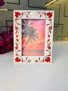 Cadre photo en marbre fait main avec incrustations imprimées à la main et design personnalisable pour la décoration de la maison - Product Image 4