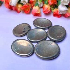 หินไพไรต์ธรรมชาติคุณภาพสูง รูปไข่ ขัดเงา ขนาดเล็ก ใช้สำหรับนวดฝ่ามือ หินบำบัด คริสตัลบำบัด บรรเทาความเครียด - Product Image 3