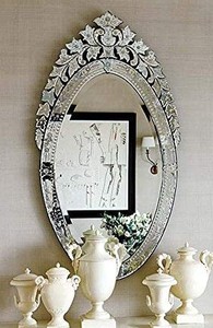 Espejo Decorativo Veneciano con Detalles de Vidrio Acabados a Mano y Elementos de Diseño Opulentos de Inspiración Barroca - Product Image 1