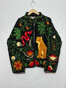 Veste en velours Suzani brodée à la main avec motif Serpent Tigre, motif botanique, noire, style floral bohème, Blazer d'hiver - Product Image 3