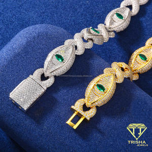 Pulsera Cubana de Lujo en Tono Plateado con Piedra Central Verde y Detalles de Eslabones Brillantes para Minoristas de Joyería al por Mayor - Product Image 3