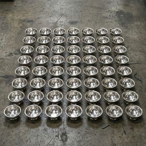 Bol décoratif en métal argenté martelé avec pieds, bord festonné, centre de table, décoration de luxe pour la maison, cadeaux de mariage et bols de service - Product Image 6