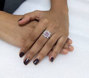 Anillo de Compromiso con Halo y Corte Cojín Rosa de 1.15 Ct, Oro Rosa de 14K, Anillos de Diamantes Cultivados en Laboratorio, Estilo Floral Marquesa, Aniversario, Boda - Product Image 3