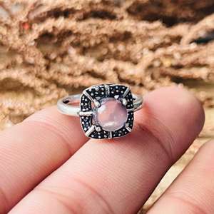 Anillo de Cuarzo Rosa, Anillo Geométrico Boho para Mujer, Joyería de Latón Plateado Oxidado, Venta al por Mayor - Product Image 6