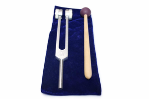 Diapasón de Sintonización OM de 136.1 Hz |   Herramienta de Meditación de Sonido de Aluminio (Bolsa de Terciopelo, Martillo) - Product Image 4