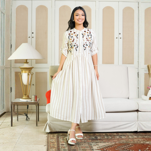 Elegante vestido midi blanco y beige para mujer - Product Image 2