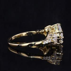 Anillo de compromiso de tres piedras con moissanita, oro rosa, estilo Art Deco, conjunto de 6 garras, RITZIN Bridal - Product Image 3