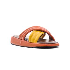 Pantoufles de sport formelles moutarde FR7875 confortables et élégantes pour un usage quotidien - Product Image 2