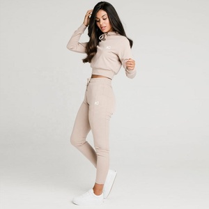 Conjunto deportivo de punto de alta calidad para mujer, de algodón grueso, de 2 piezas, top corto, sudadera con capucha y pantalones deportivos para mujer - Product Image 3
