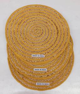 Set de table rond en jute fait main avec bordure jaune vif, tapis de table texturé, durable et résistant à la chaleur, qui rehausse l'ambiance du restaurant - Product Image 5