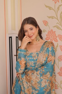 Colección de Vestidos de Seda Rusa Premium para Mujer con Dupatta, Diseño Exclusivo, Lentejuelas en Relieve, Secado Rápido, Largos hasta el Suelo, Ideales para Fiestas - Product Image 4