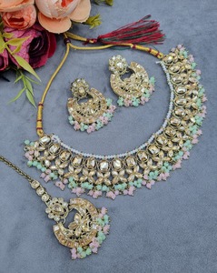 PING Bling kundan polki ชุดสร้อยคอลูกปัดคริสตัลสีชมพูพร้อมต่างหูและ Maang Tikka ชุดเครื่องประดับแต่งงาน - Product Image 6