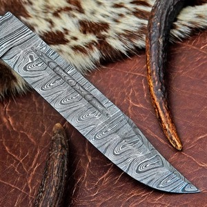 Lame de couteau Bowie en acier de Damas de 9,5 po – Lame forgée à la main à queue pleine, style médiéval, forgée par un forgeron, pièce brute - Product Image 2