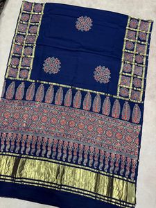 Sari Aisha Bandhej de Seda Gajji Pura con Estampado Ajrakh Tradicional para Mujer - Product Image 3