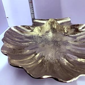 Bandeja Decorativa de Metal con Forma de Concha, Hecha a Mano, de Aluminio Fundido, Plato para Servir, Decoración para el Hogar, Bodas, Estilo Costero, WB Inc - Product Image 3