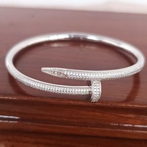 Bracelet jonc ouvert Revalia en argent sterling 925, motif croix de diamants, finition rhodiée, micro-pavé, design moderne, pour femme, idéal pour les soirées - Product Image 2