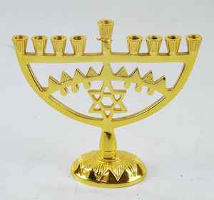 เชิงเทียนฮานุกคาอะลูมิเนียม |   เชิงเทียน 9 กิ่ง ทำมือ ทนทาน ทนความร้อน เป็นมิตรกับสิ่งแวดล้อม |   สีทองเมทัลลิกสุดหรู - Product Image 2