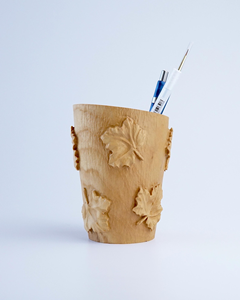 Porte-crayons en bois sculpté à la main, design feuille, organisateur de bureau rustique, porte-stylos en bois fait main, décoration de table de bureau - Product Image 1
