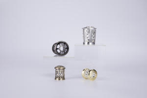 Botella de perfume de lujo con tapa de madera Material metálico - Product Image 3