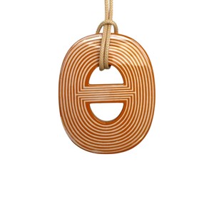 Pendentif en corne de buffle éco-responsable fait main, plaqué laque, style tendance, bijoux de mode unisexe pour femmes, forme ovale, anniversaire - Product Image 3